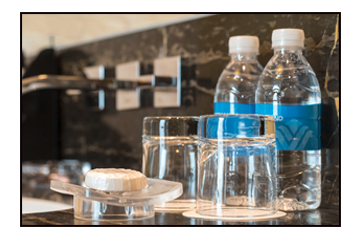 在线效劳平台——洗衣、清扫效劳，效劳职员上门为来宾效劳，让主顾以为越发人性化，节约时间，提高事情效率